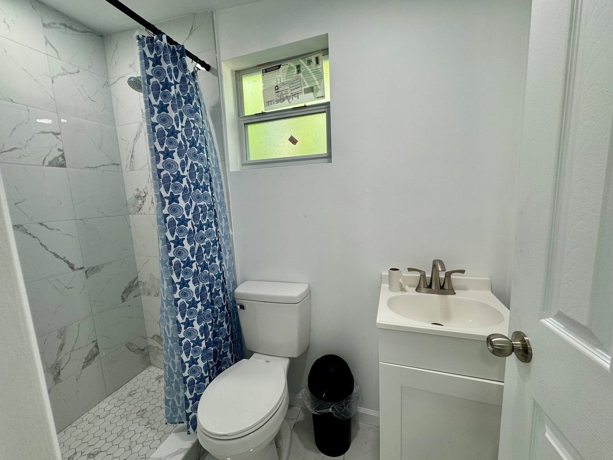 Bathroom with shower, toilet and vanity