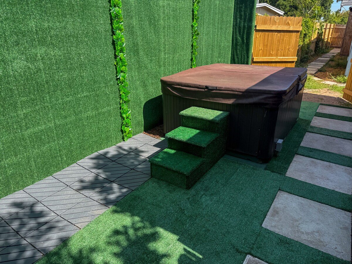 Covered hot tub with steps