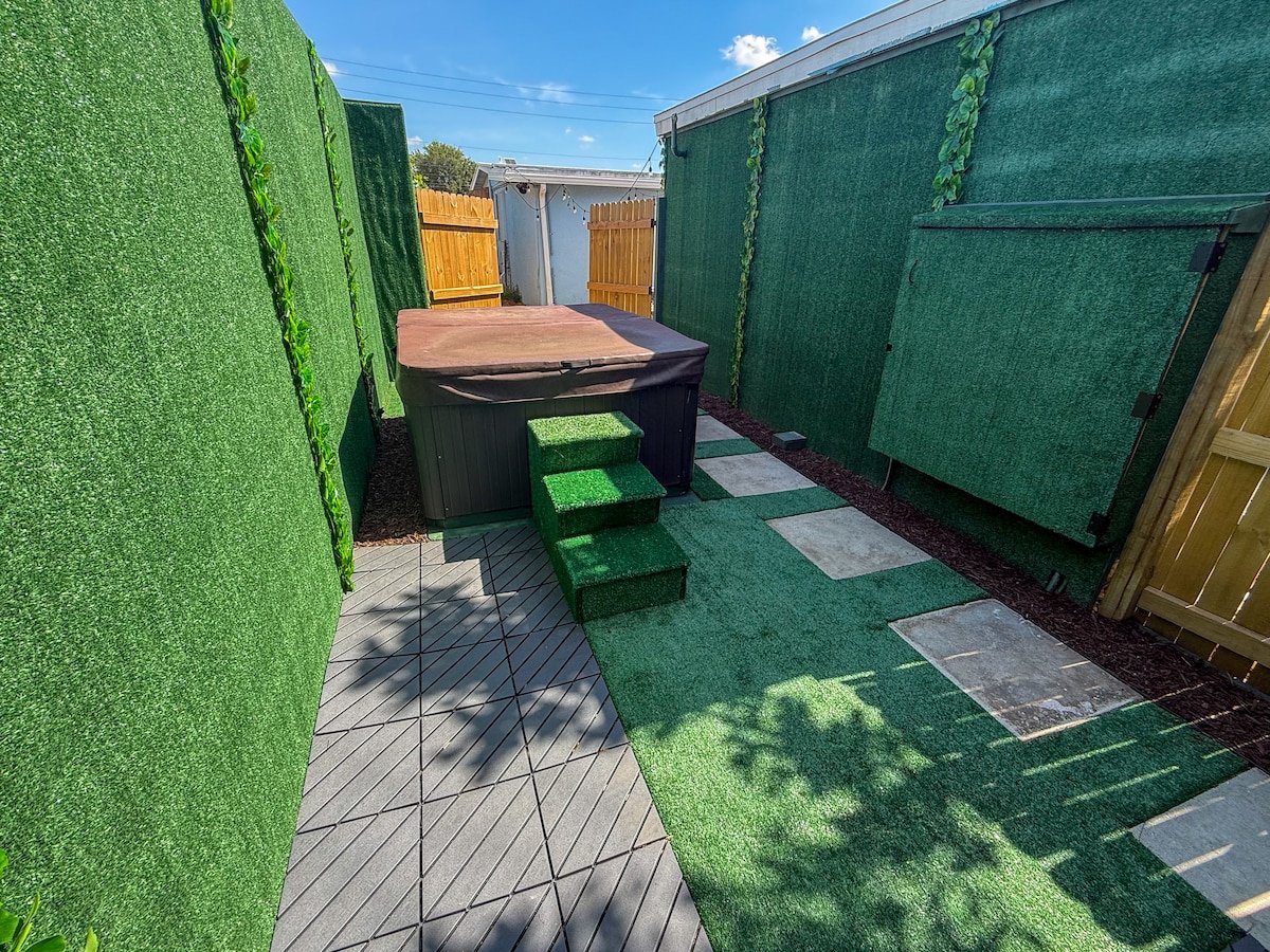 Hot tub courtyard with stepping stones
