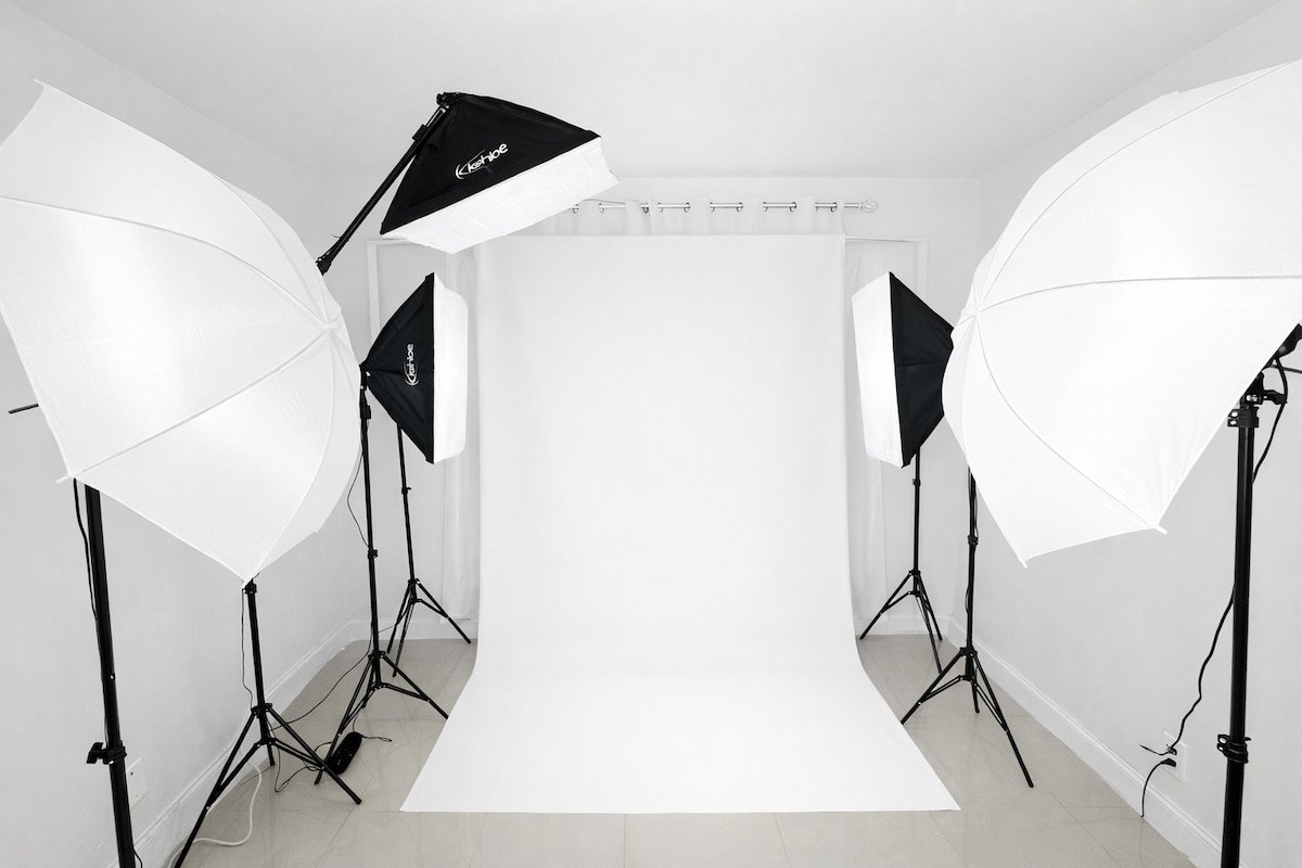 Bonus photoshoot studio with white backdrop and softbox lights